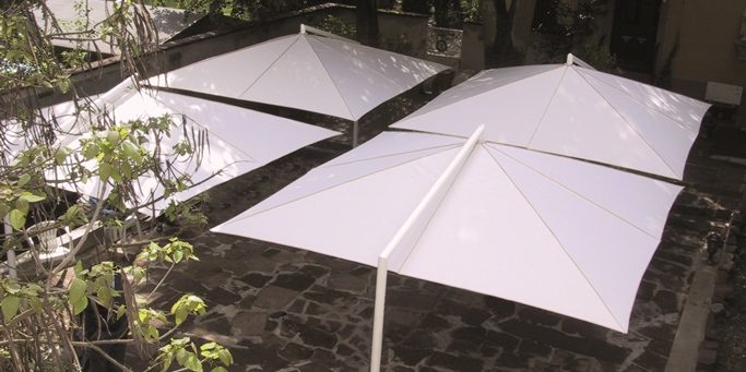 Sonnenschirme flexibel und schattig bei Engstler Raumdesign.